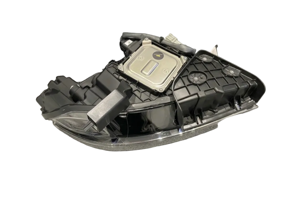 BRAND NEW W470  A4709061300 SINGLE XENON HEADLIGHT